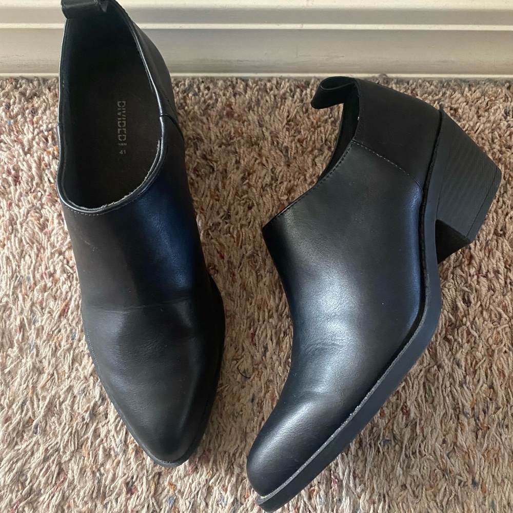 Ankle booties